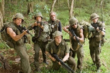 Ben Stiller, Robert Downey Jr., Nick Nolte, Jack Black, Brandon T. Jackson e Jay Baruchel in una scena del film Tropic Thunder