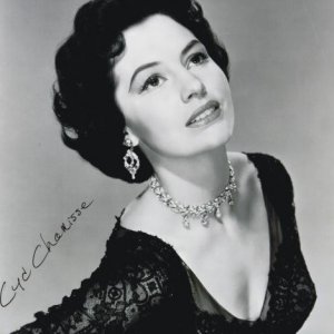 un ritratto di Cyd Charisse