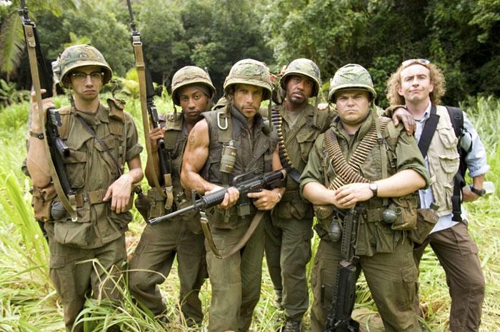 Jay Baruchel, Brandon T. Jackson, Ben Stiller, Robert Downey Jr., Jack Black e Steve Coogan sul set del film Tropic Thunder