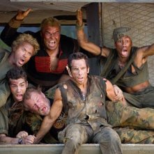 Robert Downey Jr Jack Black Jay Baruchel Nick Nolte Ben Stiller E Brandon T Jackson In Una Scena Del Film Tropic Thunder 80070