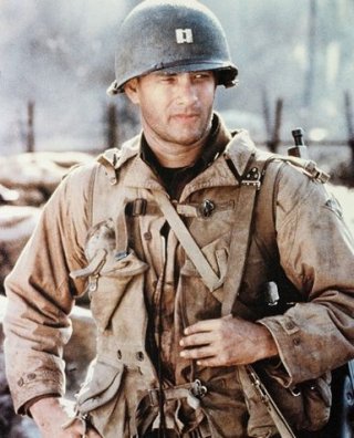 Tom Hanks in una scena di Salvate il soldato Ryan
