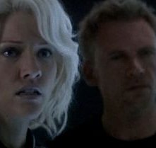 Tricia Helfer e Callum Keith Rennie nell'episodio Revelations della quarta stagione di Battlestar Galactica