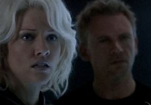 Tricia Helfer e Callum Keith Rennie nell'episodio Revelations della quarta stagione di Battlestar Galactica
