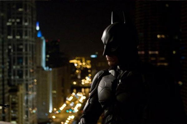 Christian Bale/Batman in una scena de Il cavaliere oscuro