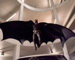 Con il logo di Batman sul deltaplano, stalker perseguitava la ex 'al volo'