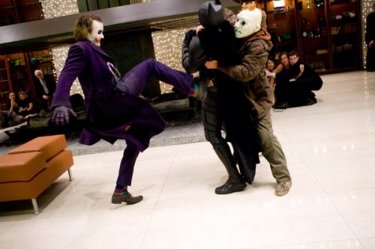 Heath Ledger è Joker in una scena di The Dark Knight
