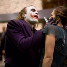 Il Joker di Heath Ledger in una scena del film The Dark Knight