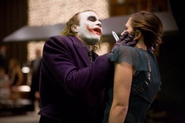 Il Joker di Heath Ledger in una scena del film The Dark Knight