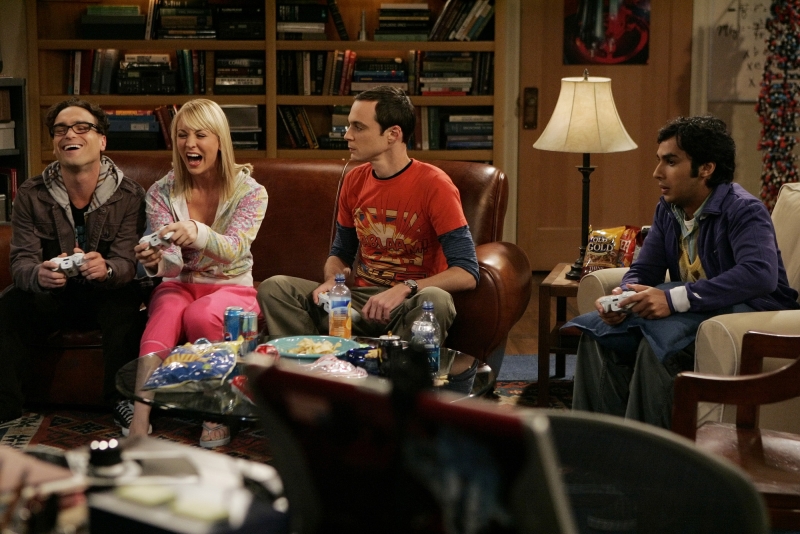 Il cast di The Big Bang Theory impegnato in una partita ad Halo 3 nell'episodio The Dumpling Paradox