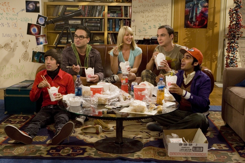 Il cast di The Big Bang Theory in una scena del pilot della serie