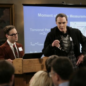 Johnny Galecki e Jim Parsons nell'episodio The Cooper-Hofstadter Polarization di The Big Bang Theory