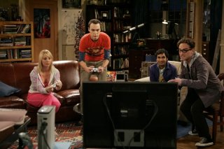 Johnny Galecki, Jim Parsons, Kaley Cuoco e Kunal Nayyar giocano ad Halo 3 nell'episodio The Dumpling Paradox di The Big Bang Theory