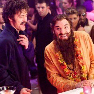 Justin Timberlake e Mike Myers in una scena del film The Love Guru