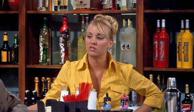 Kaley Cuoco in una scena della serie