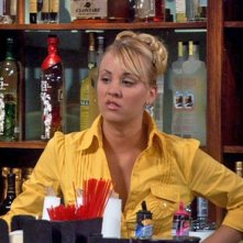Kaley Cuoco in una scena dell'episodio The Grasshopper Experiment  di The Big Bang Theory