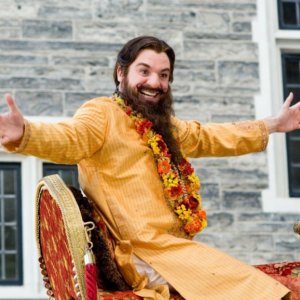 Mike Myers in una scena del film The Love Guru