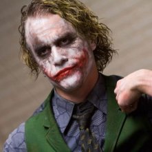 Heath Ledger nei panni di Joker in una scena del film The Dark Knight