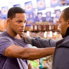 Will Smith in una scena della commedia action Hancock