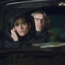 Amanda Peet in una scena di X-Files: Voglio crederci