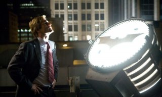 Aaron Eckhart in una scena de Il cavaliere oscuro