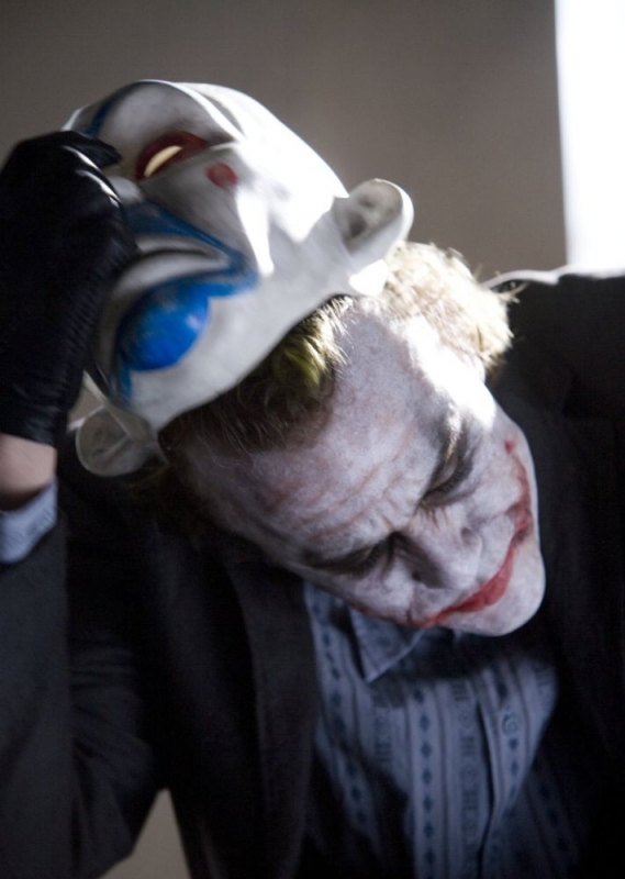 Heath Ledger è Joker nel film Il cavaliere oscuro