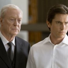 Michael Caine E Christian Bale In Una Sequenza De Il Cavaliere Oscuro 80769