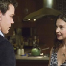 Ray Liotta e Ashley Judd in una sequenza di Crossing Over