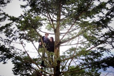 Una suggestiva immagine di Robert Pattinson e Kristen Stewart sul set del film Twilight
