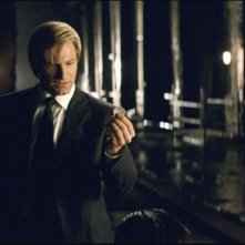 Aaron Eckhart in una sequenza de Il cavaliere oscuro