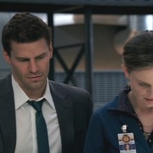 David Boreanaz ed Emily Deschanel nella serie tv 'Bones', nell' episodio 'Devozione cieca'