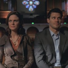 David Boreanaz Ed Emily Deschanel Nella Serie Tv Bones Nell Episodio Intitolato Sepolti Vivi 80911