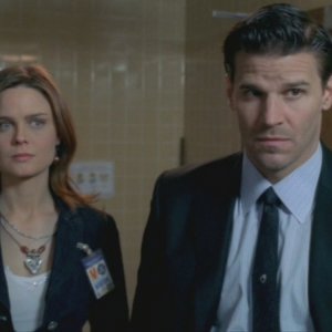 David Boreanaz ed Emily Deschanel nella serie tv 'Bones', nell'episodio: La maledizione dei pirati