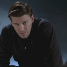 David Boreanaz nei panni di Seeley Booth nella serie 'Bones', nell'episodio intitolato: Morte di un Supereroe