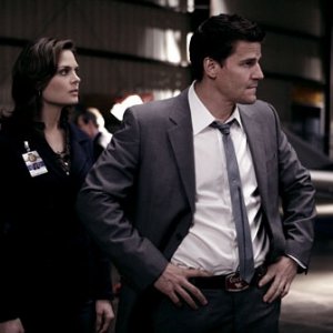 Emily Deschanel e David Boreanaz nell'episodio 'Mal di Spazio' della serie tv 'Bones'