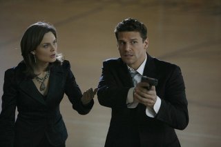 Emily Deschanel e David Boreanaz nella serie tv 'Bones', episodio: Player under pressure