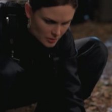 Emily Deschanel interpreta la Dott. Brennan nella serie tv 'Bones', episodio: The man in the mud