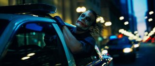 Heath Ledger nei panni di Joker in una sequenza del film Il cavaliere oscuro