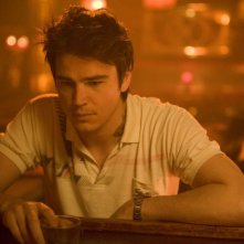 Josh Hartnett in una sequenza del film August