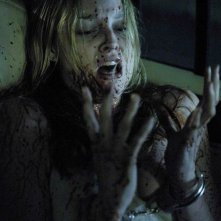 Rachel Nichols in una scena particolarmente cruenta di -2: Livello del terrore (P2)