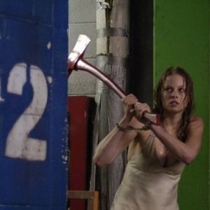 Rachel Nichols si ribella al suo killer in una scena di -2: Livello del terrore (P2)