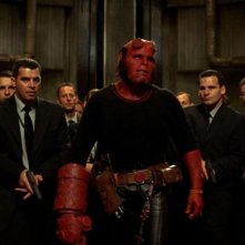 Ron Perlman nei panni di Hellboy in una scena di Hellboy 2: The Golden Army
