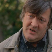 Stephen Fry Nel Ruolo Del Dott Wyatt Nella Serie Bones Episodio Pausa Di Primavera 80943