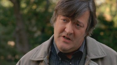 Stephen Fry nel ruolo del Dott. Wyatt nella serie 'Bones', episodio: Pausa di primavera