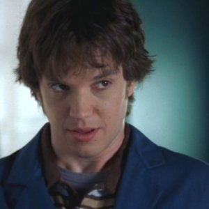 Eric Millegan nel ruolo del giovane Zack nell'episodio 'La donna dell'aeroporto' della serie 'Bones'