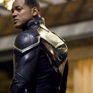 Will Smith in versione supereroe in una scena di Hancock