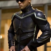 Will Smith nei panni del supereroe Hancock in una scena di Hancock