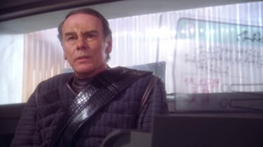 Dean Stockwell nel ruolo del Colonnello Grat nell'episodio 'Prigionieri' della serie tv 'Enterprise'