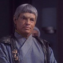 Gary Graham nel ruolo dell'Ambasciatore Soval nella serie tv 'Enterprise', episodio: Le ombre di P'Jem