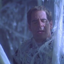 Il Capitano Archer, interpretato da Scott Bakula, intrappolato nell'episodio 'Vox Sola' della serie 'Enterprise'