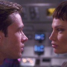 Jolene Blalock e Connor Trinneer nella seconda parte dell'episodio pilota della serie Enterprise: Broken Bow